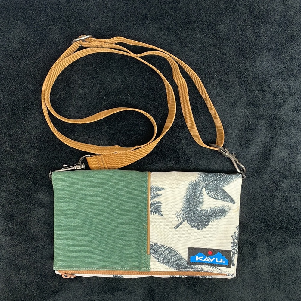 Kavu Crossbody Zip Wallet/Bag